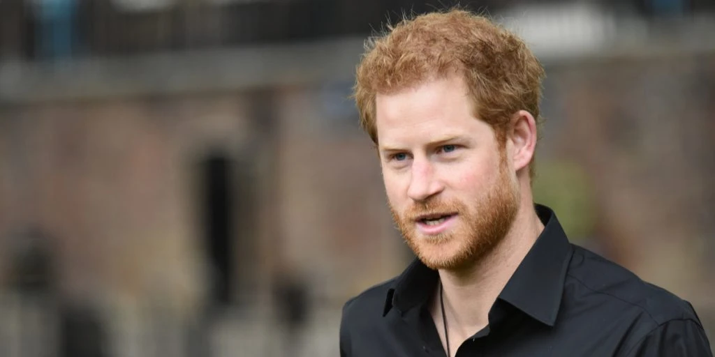 Deler trist nyhed: Prins Harry ramt af stor sorg