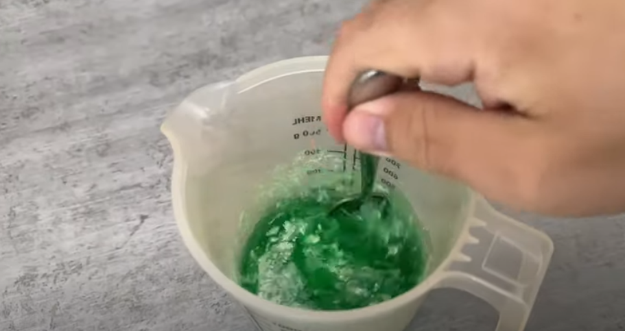 Opvaskemiddel blandet med én uventet køkkeningrediens er svaret på alle dine bønner