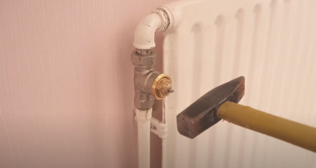 Han laver radiator-tricket, alle bør kende: Vent til du ser magien ske