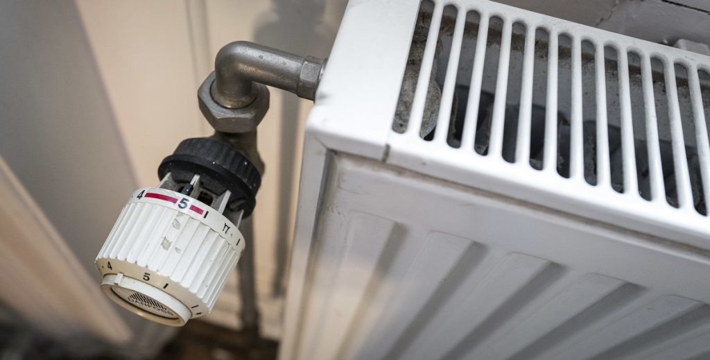 Smart radiator-trick går viralt: Holder varmen inde i hjemmet – og det er helt gratis