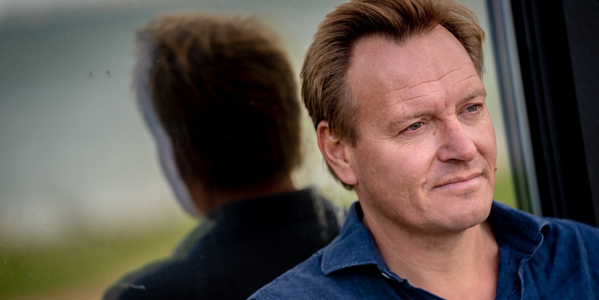 Efter kritik: Nu reagerer TV 2-korrespondent Rasmus Tantholdt