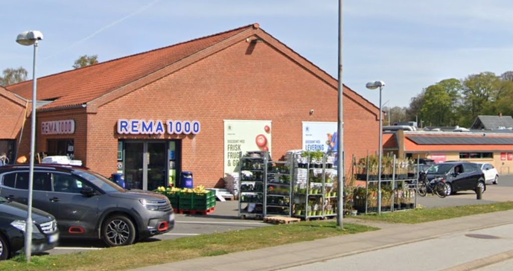 Josephine cyklede mod sit arbejde i Rema 1000: Midt på ruten skete det, der ikke måtte ske