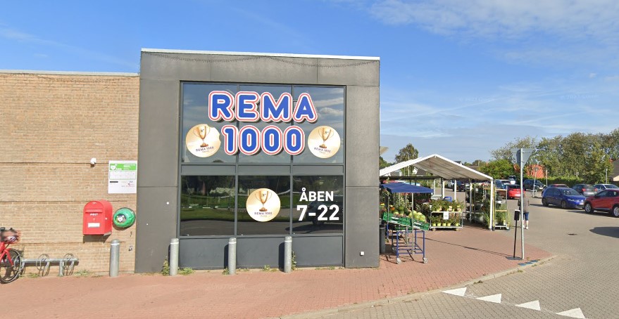 11-årig pige gik forbi den lokale Rema 1000: Kort efter sendte hendes skole en besked ud på Aula