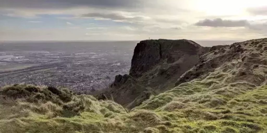 Mand tager billede af klippe: Hvad han senere opdagede på billedet gav ham et chok