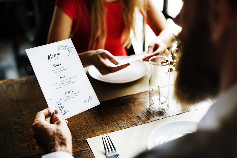 10 Ting du gør for at være venlig, men som anses for uhøfligt af restaurantpersonale