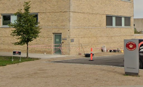 19-årig varetægtsfængslet og sigtet for voldtægt af 13-årig