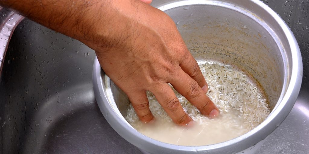 De fleste hælder det i vasken: Men det kan være guld værd i køkkenet