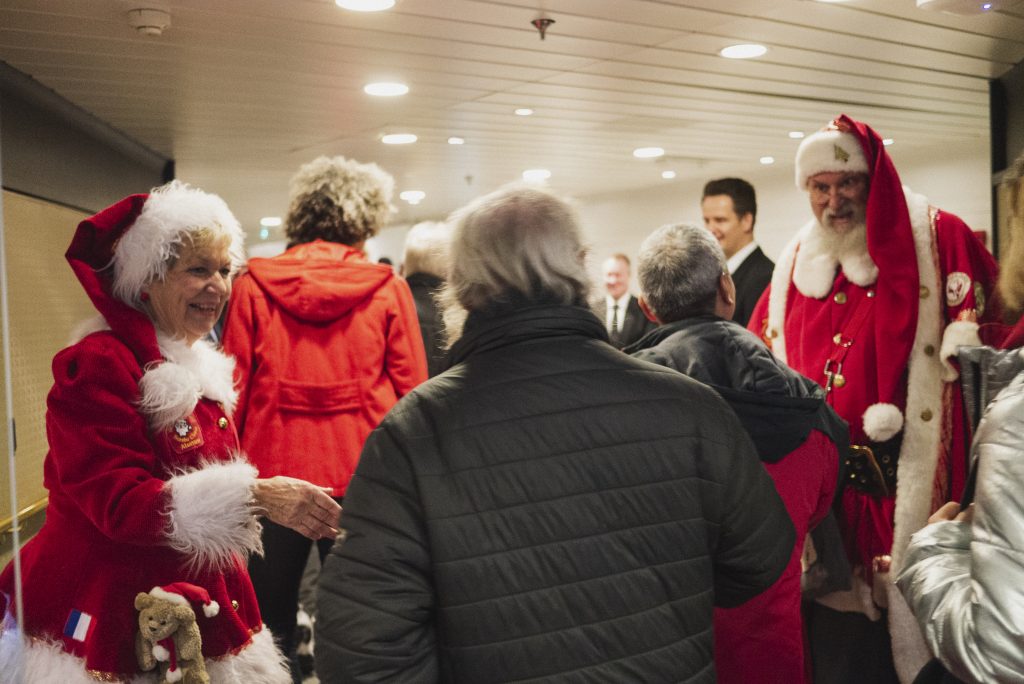 DFDS dækker op til julefrokost for hjemløse