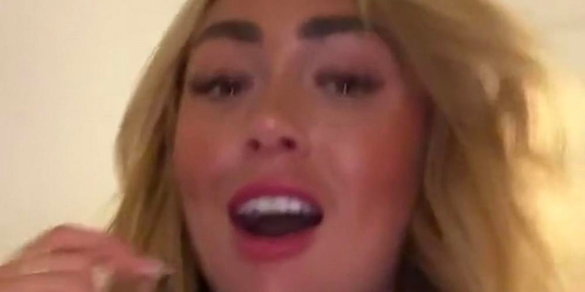 Var på romantisk ferie med kæresten: Pludselig hørte hun ‘frække lyde’ fra værelset ved siden af