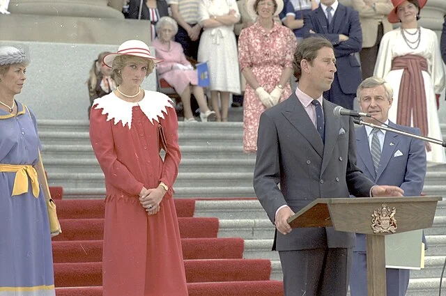 Video viser det øjeblik det går op for Prinsesse Diana at Charles er hende utro