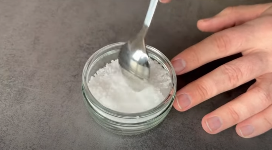 Han laver salt-tricket, der vil få dine gæster til at måbe: Når du ser, hvor let det er, vil du gøre det samme