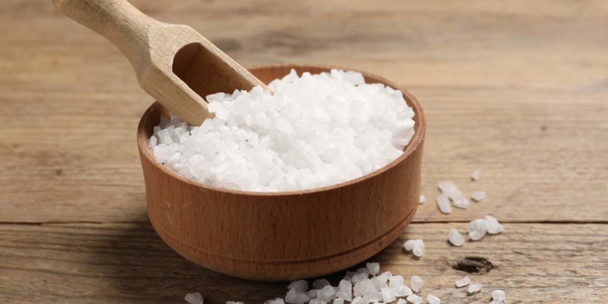 Placér salt nær vinduet: Kan hjælpe med at bekæmpe almindeligt problem i vintermånederne