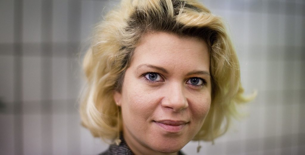 Sara Bro scorer værtsjob