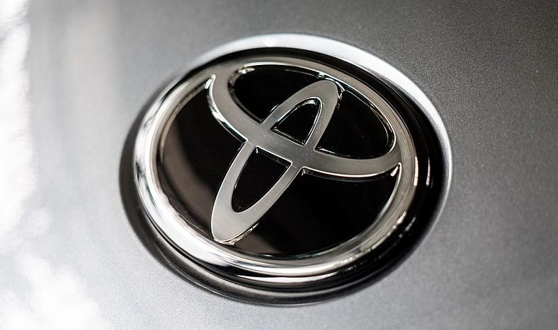 Toyota leverer biler til OL: Du gætter aldrig hvordan bilerne bliver leveret
