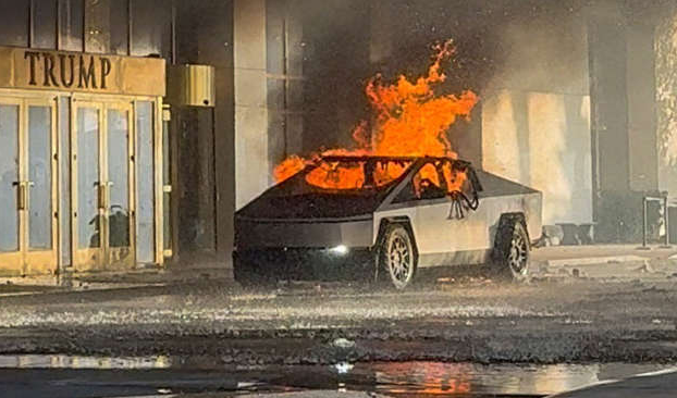 Elon Musk truer medierne med retssager efter Tesla Cybertruck-eksplosion