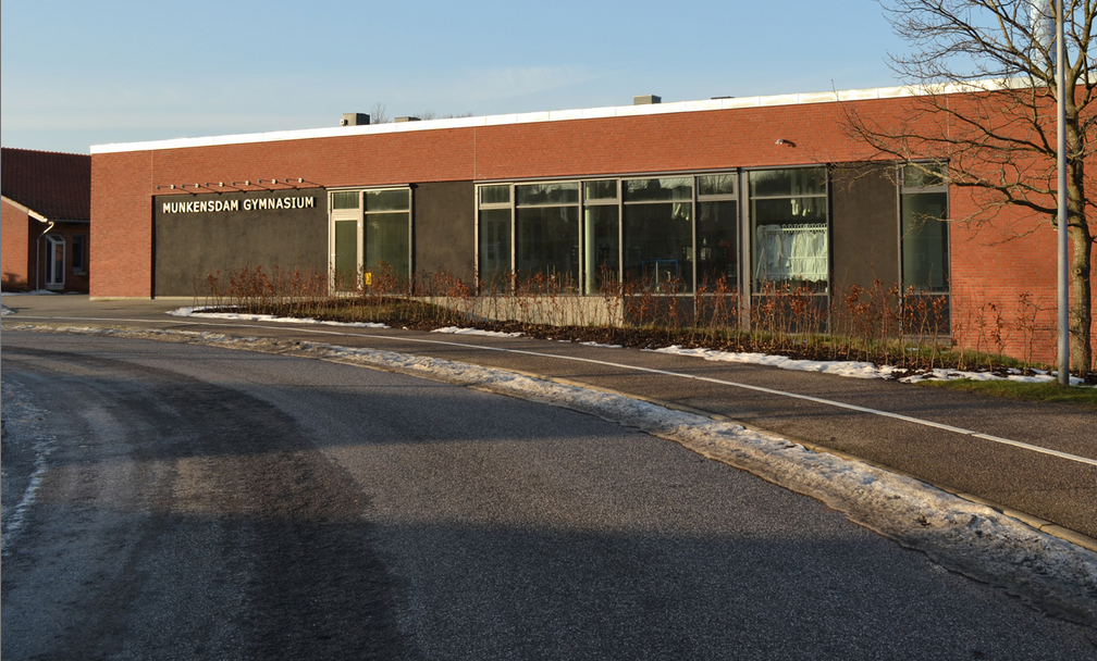 Gymnasieelever spærrer lærere inde