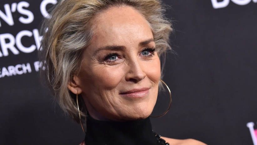 64-årige Sharon Stone strutter af selvtillid: Viser hele kroppen frem