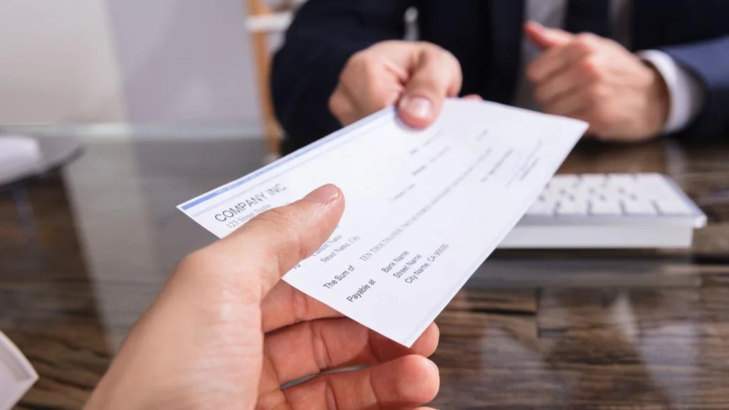 Mand fik 330 gange for meget i løn ved en fejl: Så dukkede han aldrig op igen