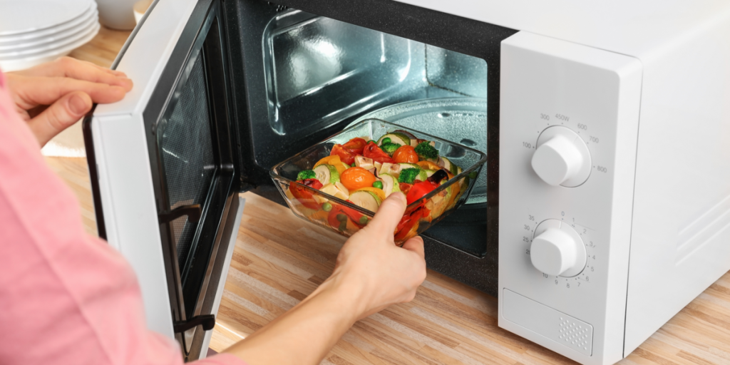 5 ting du aldrig må putte i mikrobølgeovnen