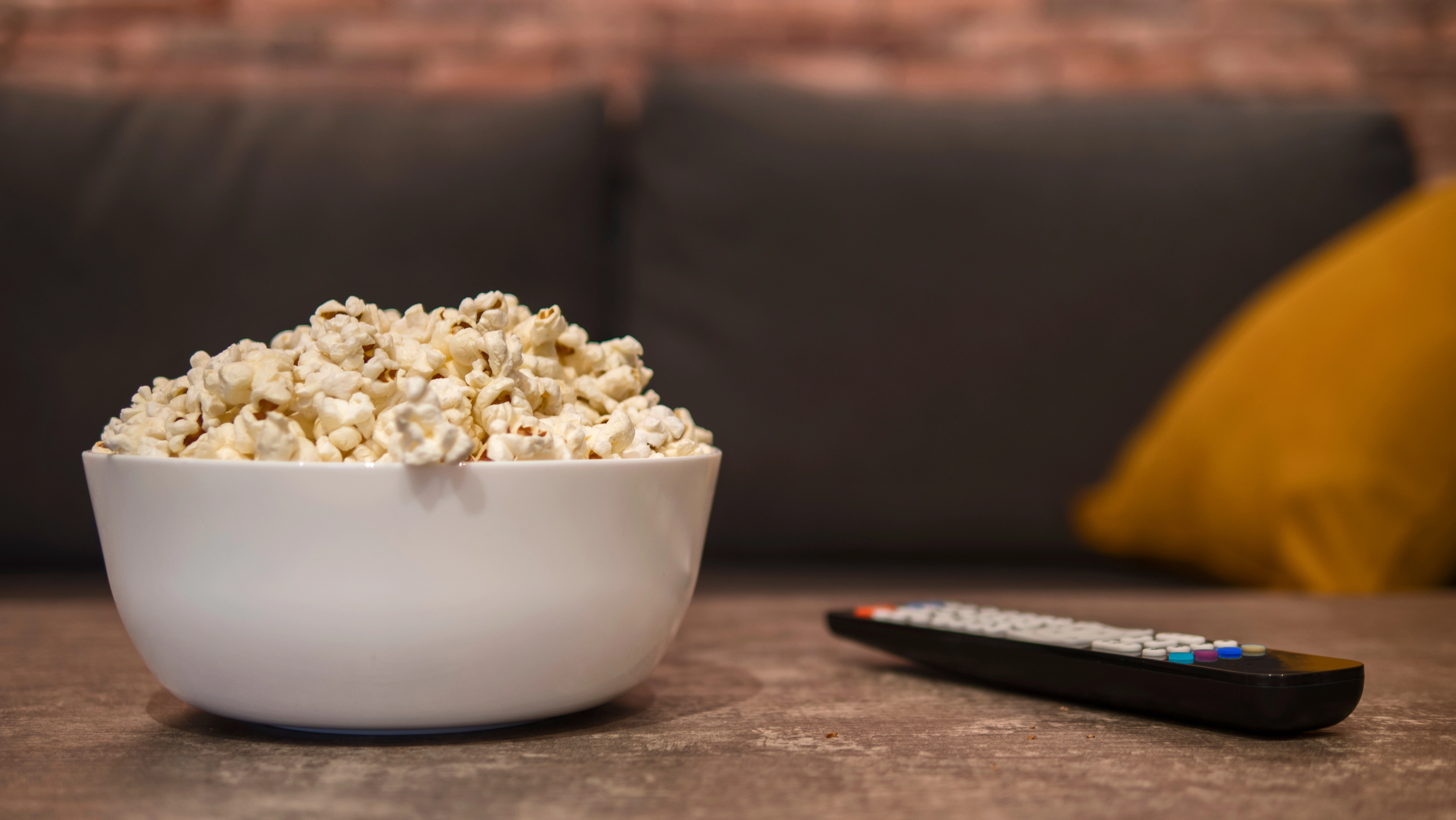 Popcorn var tæt på at koste Adam livet – sad fast mellem hans tænder