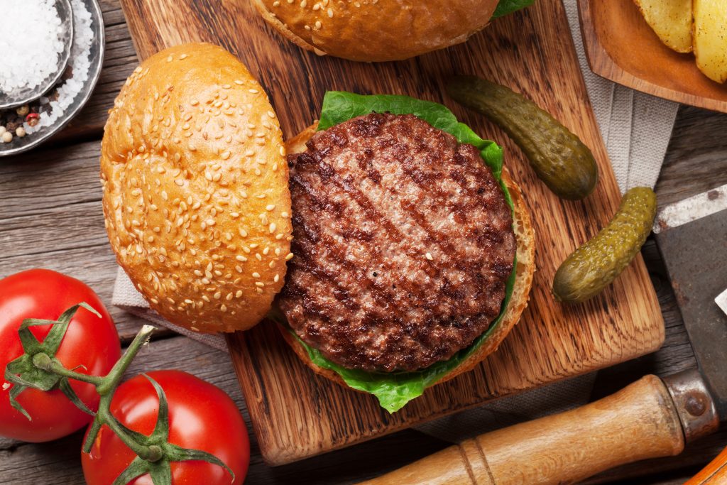 Klublegende laver Aarhusburger: Resultaterne på fodboldbanen bestemmer prisen