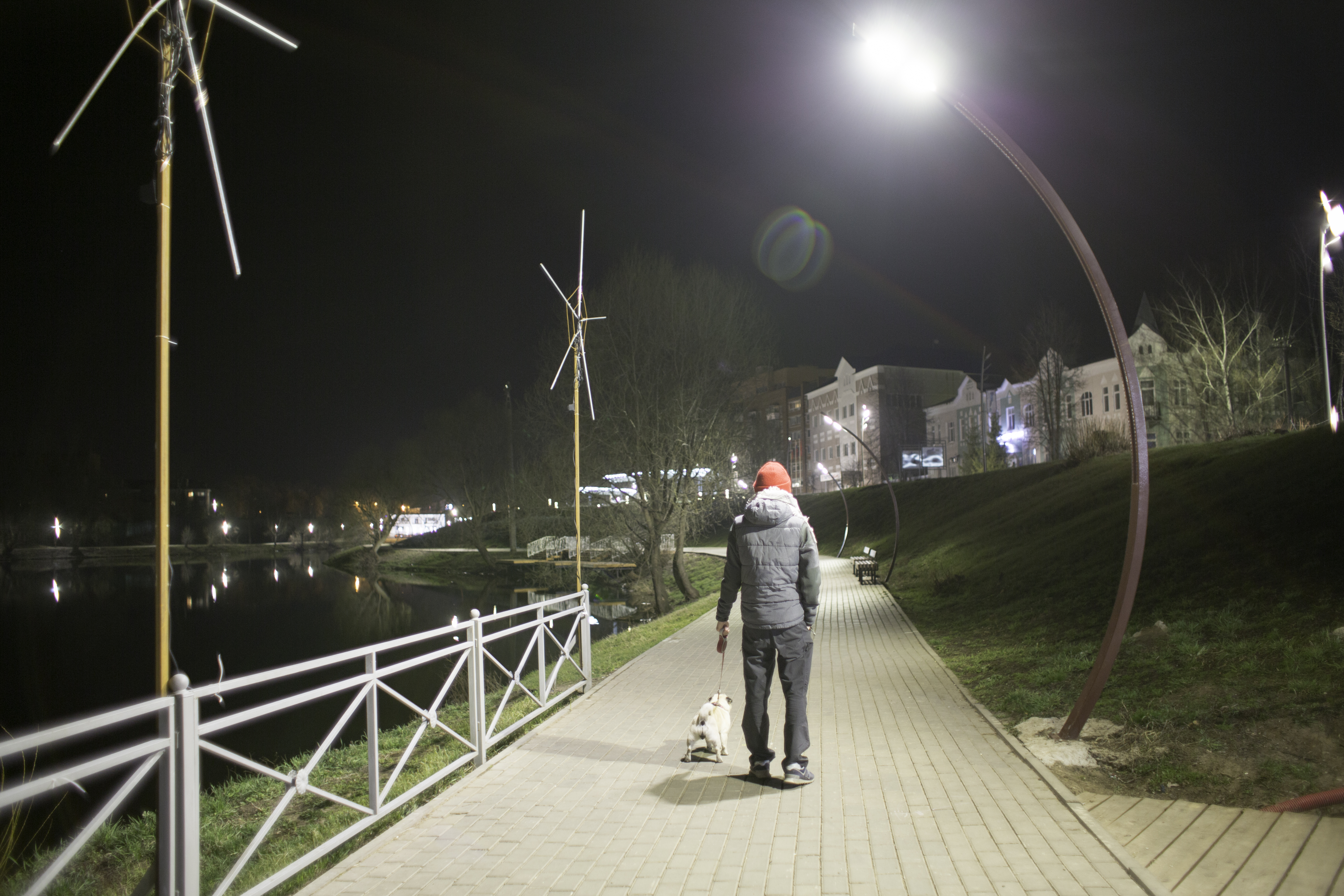 Forsøgte at røve hundelufter på åben gade: Det kom han til at fortryde