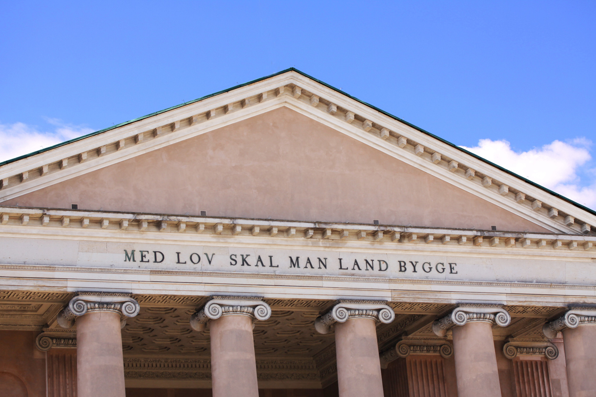 Flylæge slipper med skrækken: Sag om stempelfusk droppet