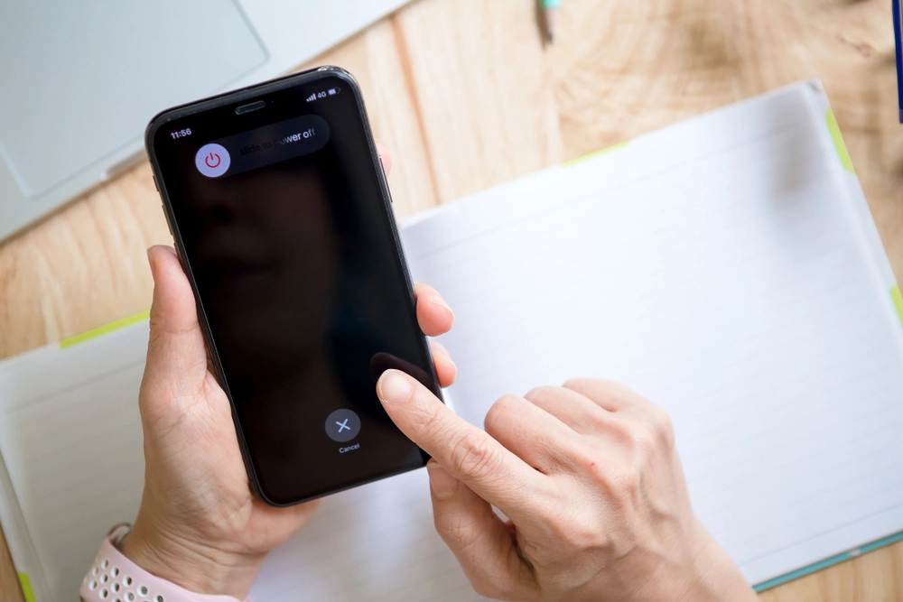 iPhones har en ny sikkerhedsfunktion, der genstarter telefonerne automatisk
