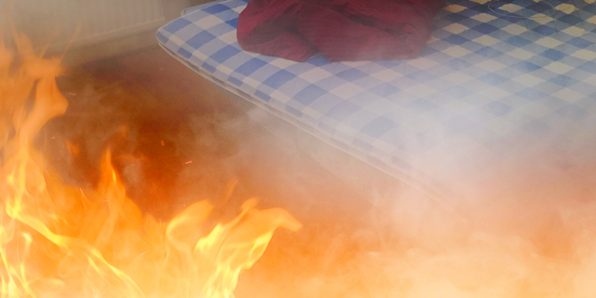 “Smart” trick virker ikke: Frossenpind vågner op i flammehav