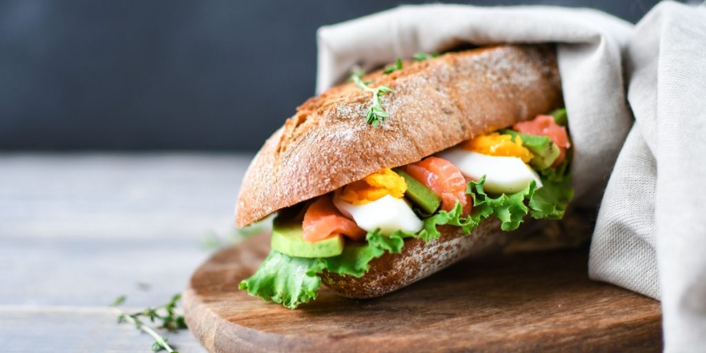 Prischok på tankstation: Kvinde kunne ikke tro sine egne øjne, da hun så regningen på sin sandwich