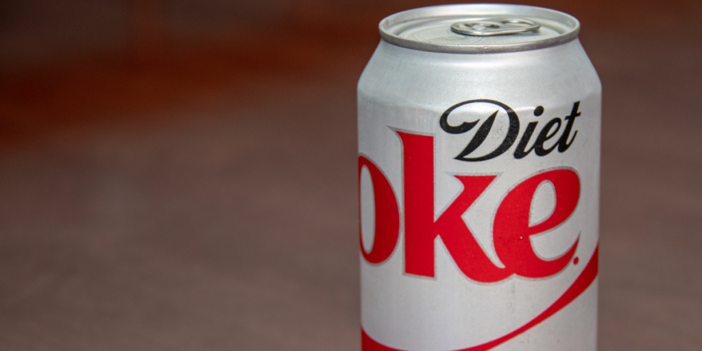 Stewardesse afslører: Derfor skal du ikke bestille en Cola Light når du flyver
