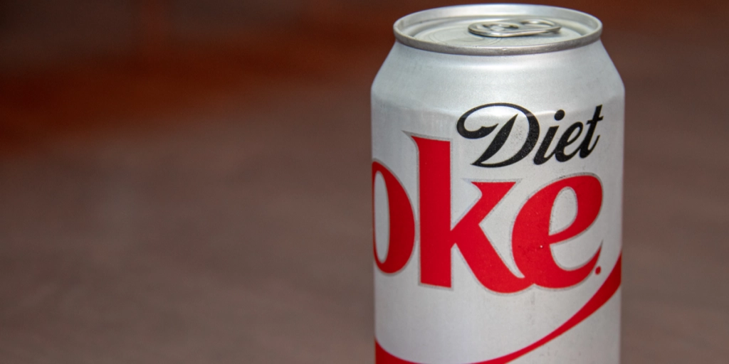 Stewardesse afslører: Derfor skal du ikke bestille en Cola Light når du flyver