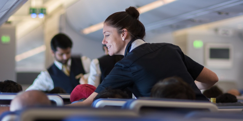 Derfor bør du undgå at bestille mad på flyet