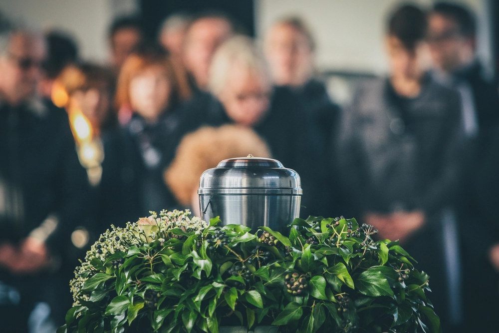 Mand blev levende begravet af asfaltarbejdere: Nu får familien ufattelig kompensation