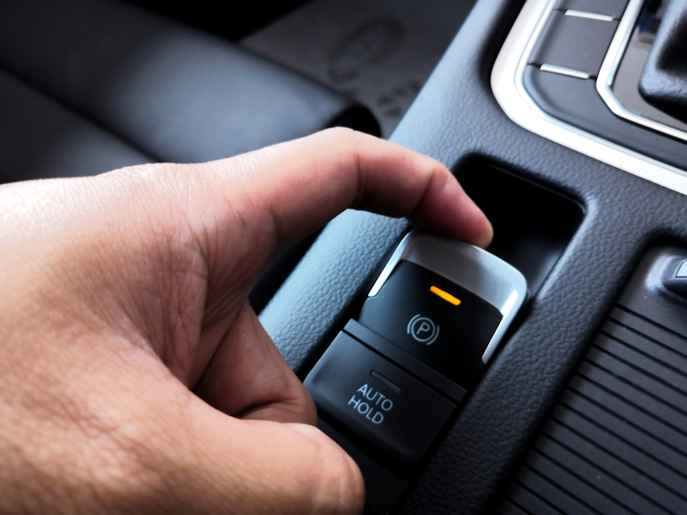 Elektronisk håndbremse eller ‘P’-gear? Begå ikke denne fejl, når du parkerer din bil med automatgear