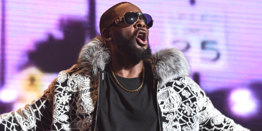 R Kelly dømt for adskillige anklager om børnepornografi