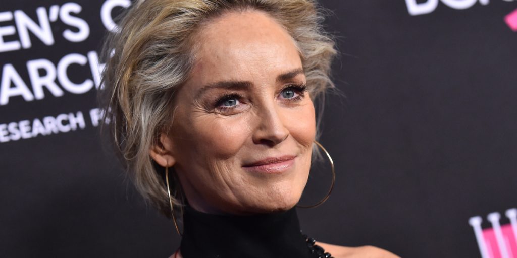 Skuespillerinden Sharon Stone smider tøjet