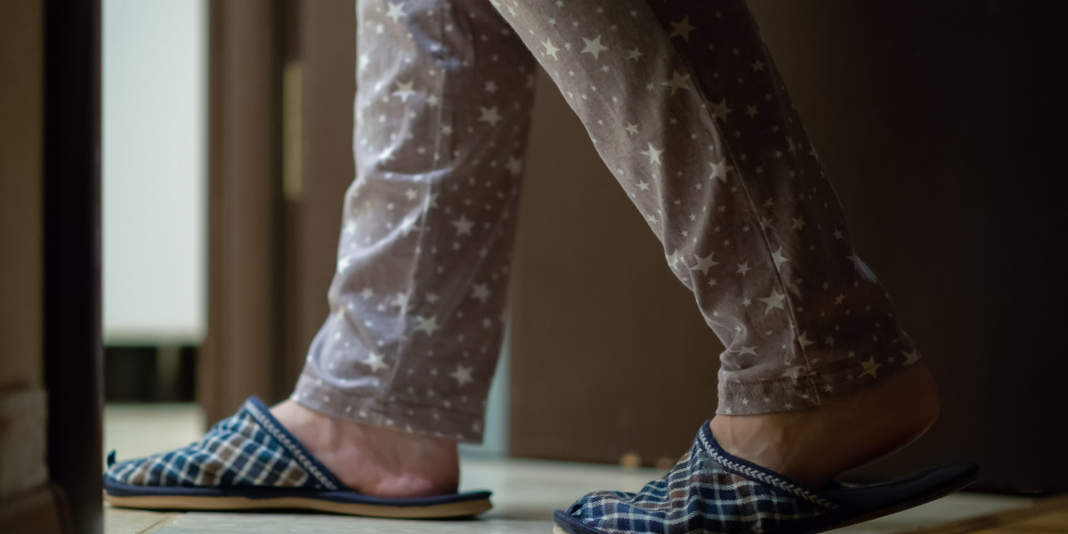 Urolog forklarer: Derfor står du op om natten for at tisse – og sådan stopper du