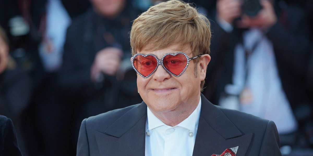 Efter ulykke: Elton John indlagt på hospitalet