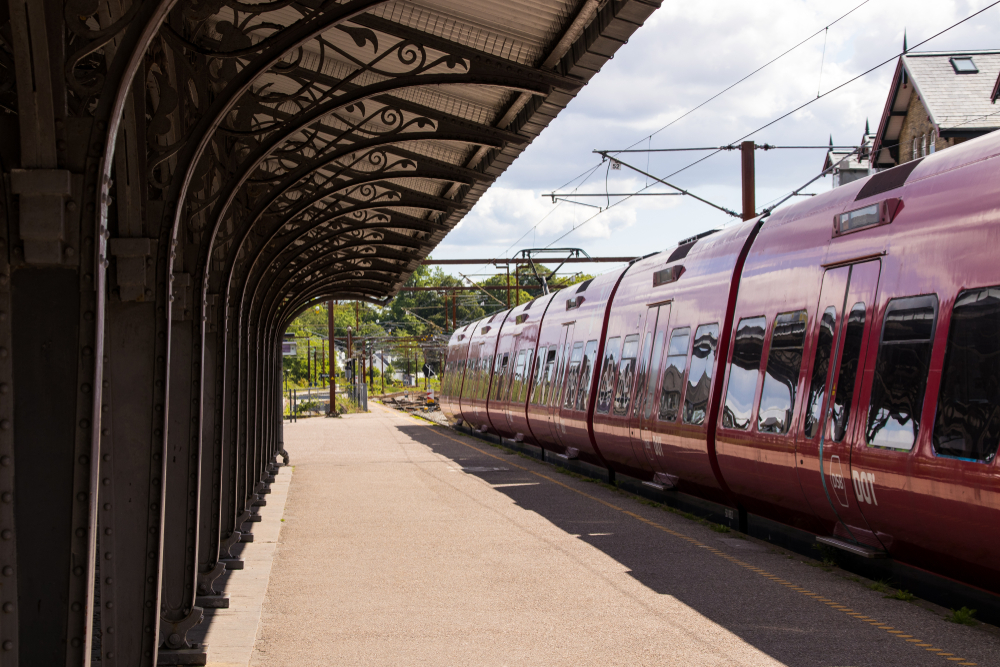 17-årige Marcus overfaldes på dansk station: Ni drenge kaster sig over ham