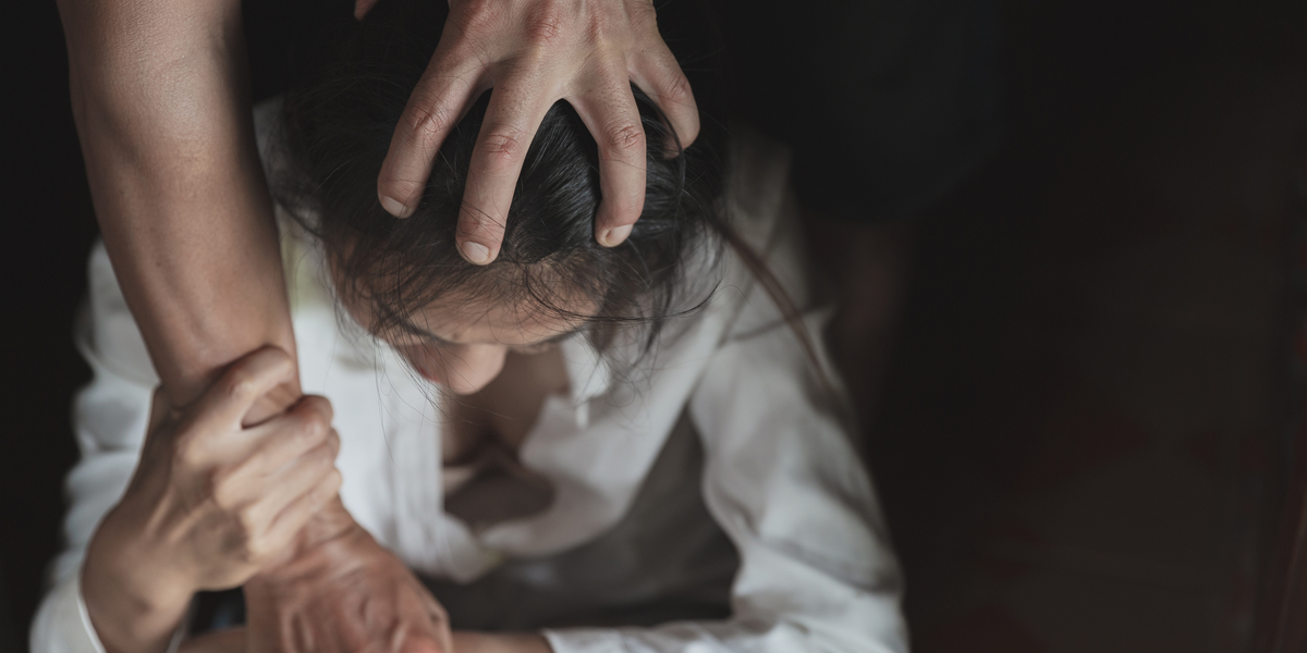 30-årig kvinde mishandlet af sin far: “Det tog mig årevis at indse, at vores hjem var alt andet et normalt”