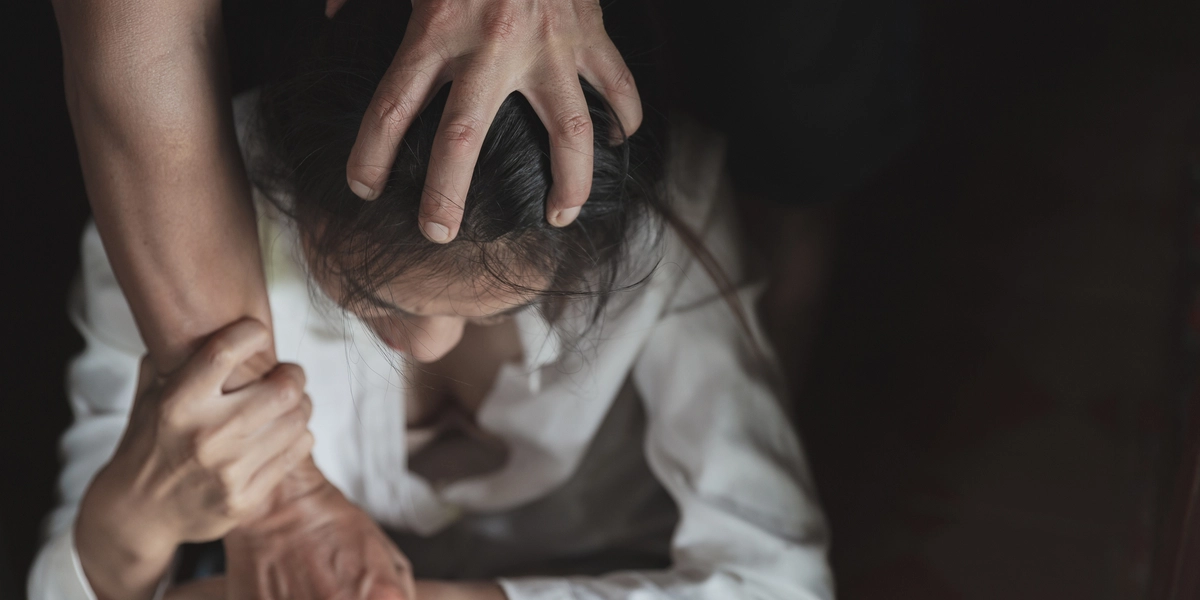 30-årig kvinde mishandlet af sin far: “Det tog mig årevis at indse, at vores hjem var alt andet et normalt”