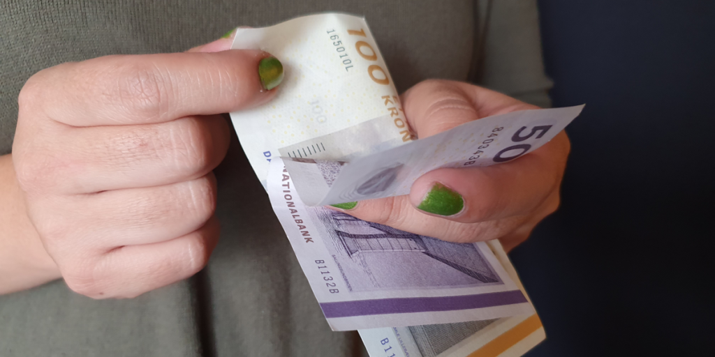 Svindlere snød Kirsten for hendes penge: Nu kommer hun med opråb til danskerne