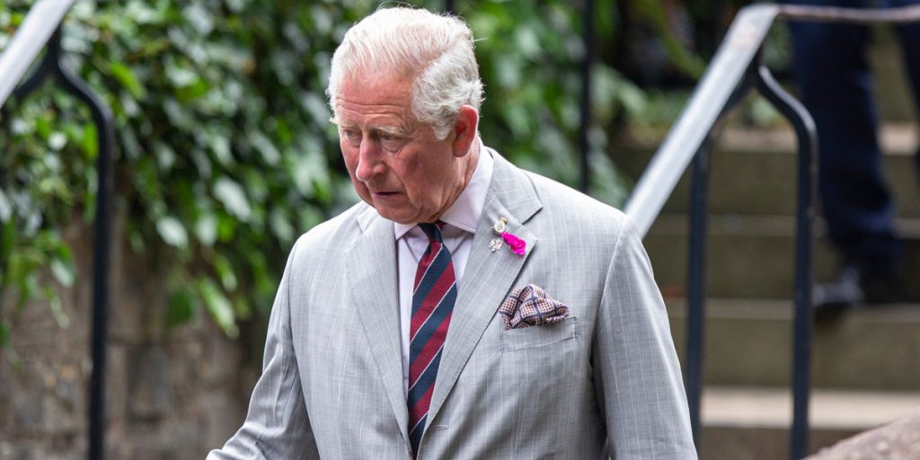 Aktivister på spil igen: Hamrede lagkage i hovedet ‘Kong Charles’