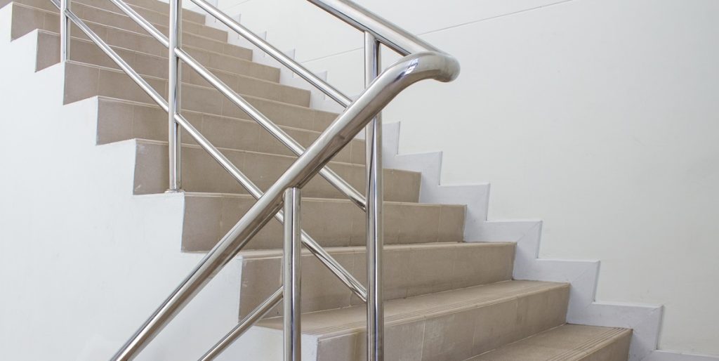 Bor du i lejlighed? Sådan er reglerne for opbevaring i trappeopgangen