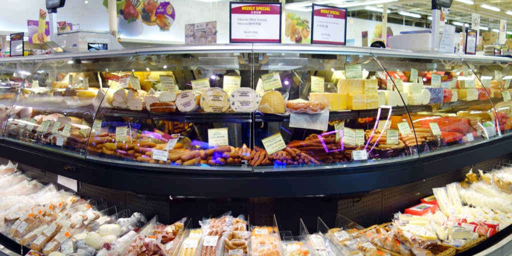 Kvinde med yderst mærkelig hobby: Elsker at prutte i ostegangen i fine supermarkeder