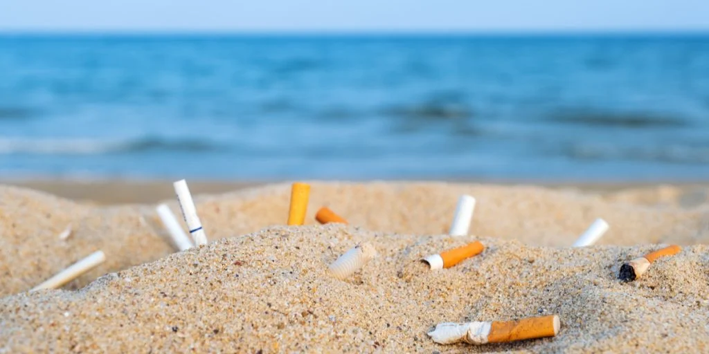 Tobaksindustrien skal nu betale for at rydde cigaretskod op
