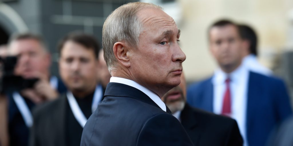 Putins tropper vender ham ryggen