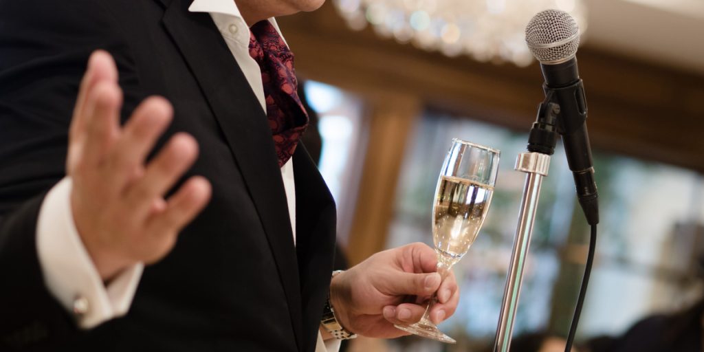 Vil være sjov i tale til bryllup: Så går det helt galt