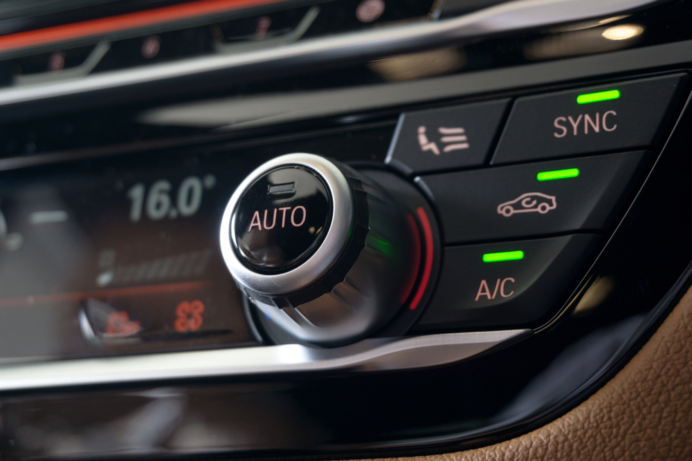 Mange overser denne knap i bilen: Kan køle hurtigere end din aircon